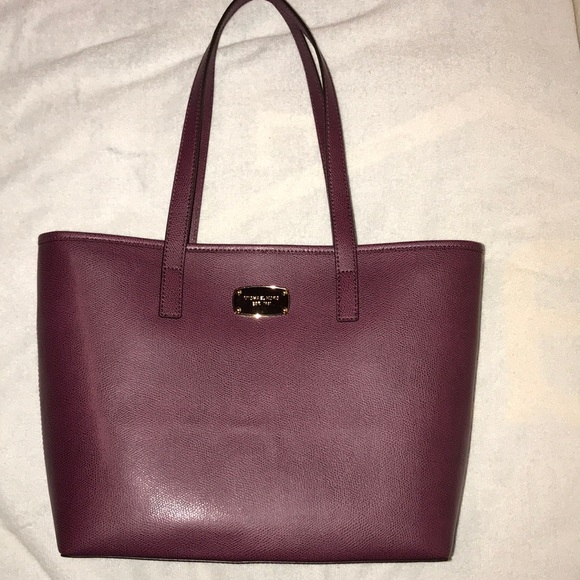Michael Kors Handbags - Plum Jet set tote